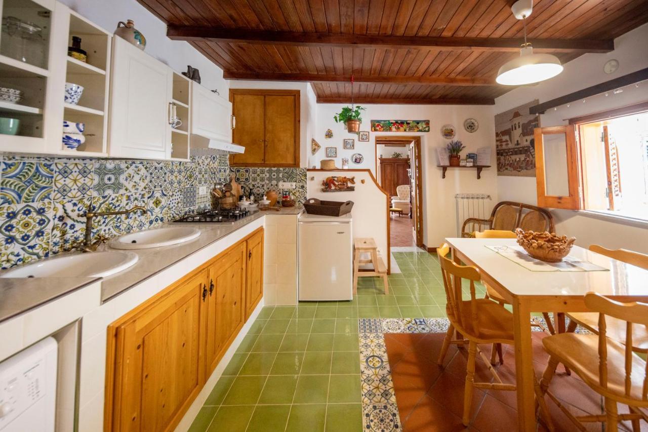 Familyholidays La Finestra Di Fronte Cefalù Exteriér fotografie