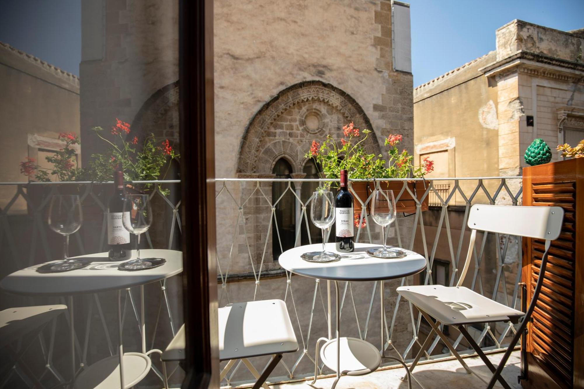 Familyholidays La Finestra Di Fronte Cefalù Exteriér fotografie